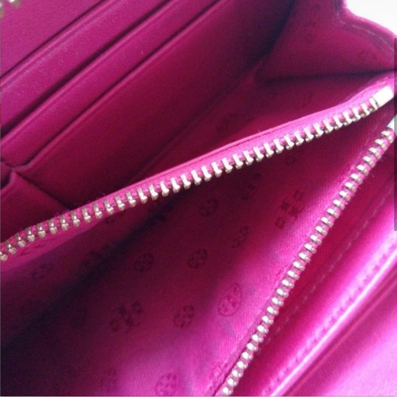 Tory Burch Fuchsia Quilted Wallet - Picture 4 of 9